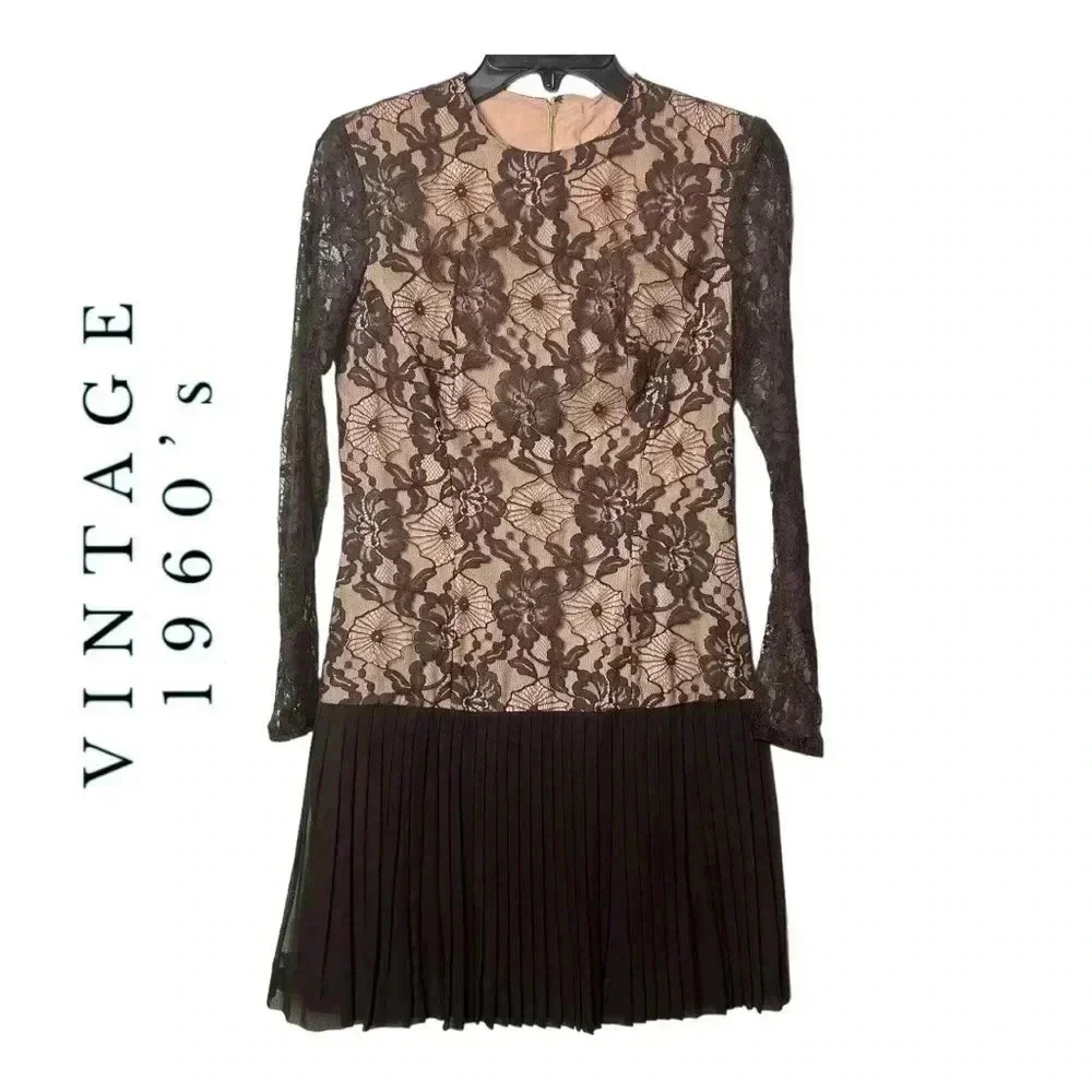 198. VINTAGE 1960’s BROWN IN COLOR LACE MINI LENGTH PLEATED SKIRT LONG SLEEVE